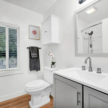 Retro Cottage, Hot Tub, Putting Green, Walk To All Thousand Oaks Exterior photo
