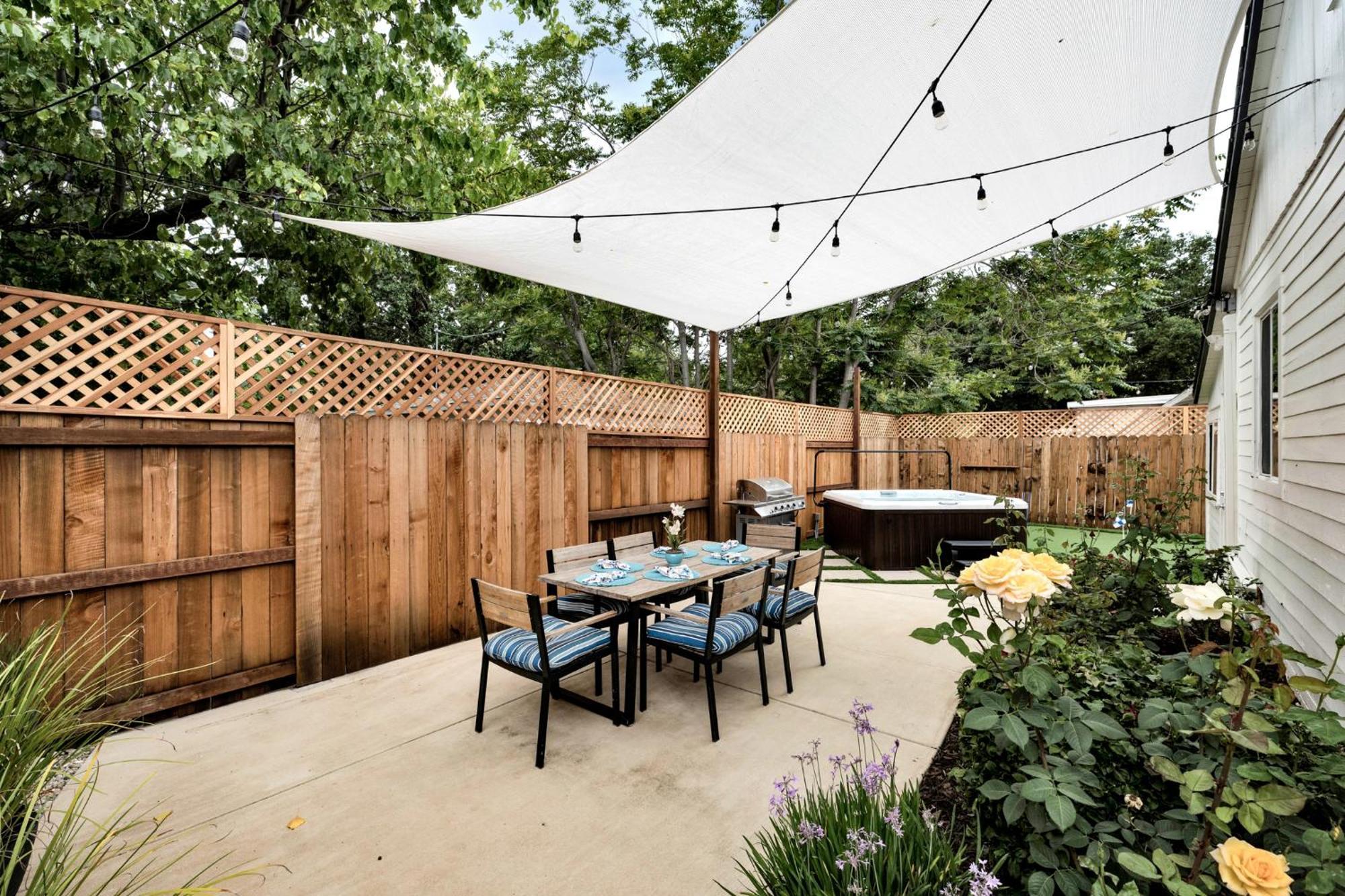 Hébergement de vacances Retro Cottage, Hot Tub, Putting Green, Walk To