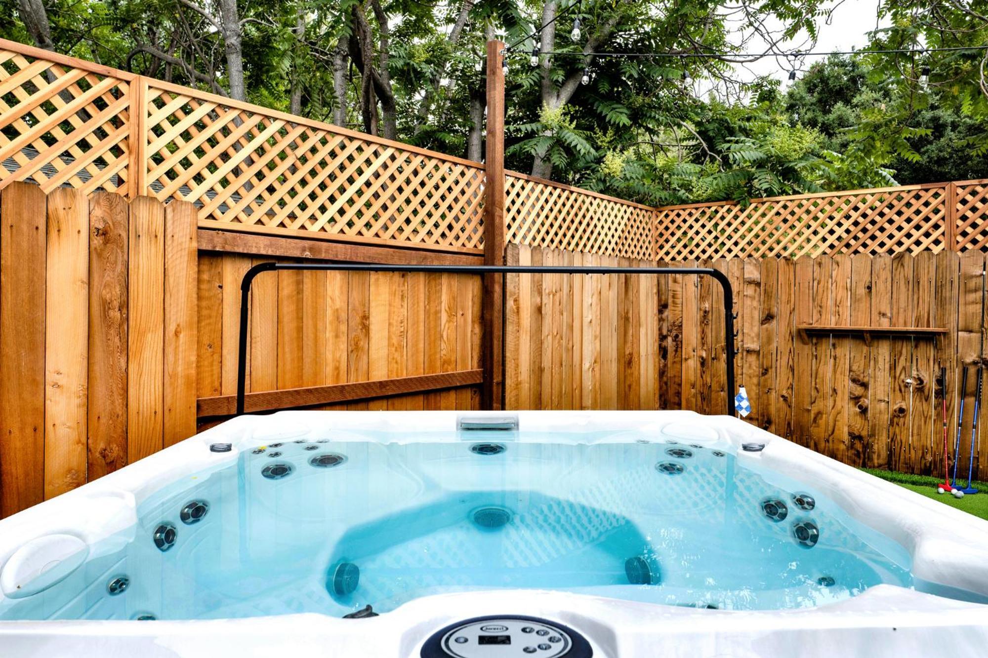 Retro Cottage, Hot Tub, Putting Green, Walk To Hébergement de vacances Thousand Oaks