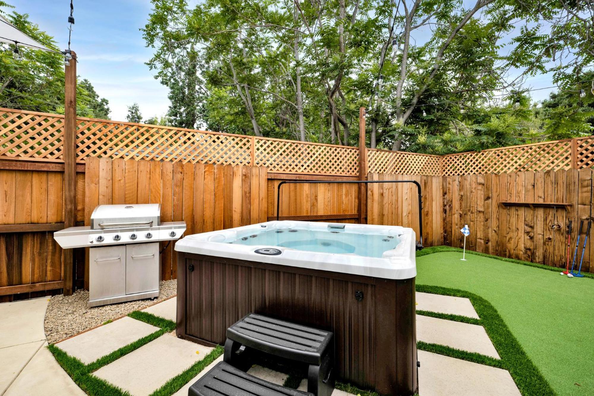 Hébergement de vacances Retro Cottage, Hot Tub, Putting Green, Walk To Thousand Oaks